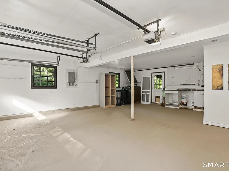 122 Deforest Rd — Photo 30