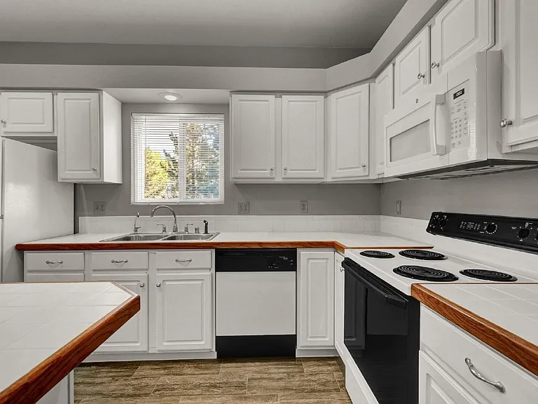 8720 Massey Cir — Photo 12