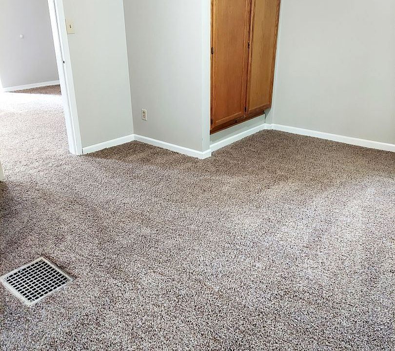 2nd image of 533 S Jackson St #1