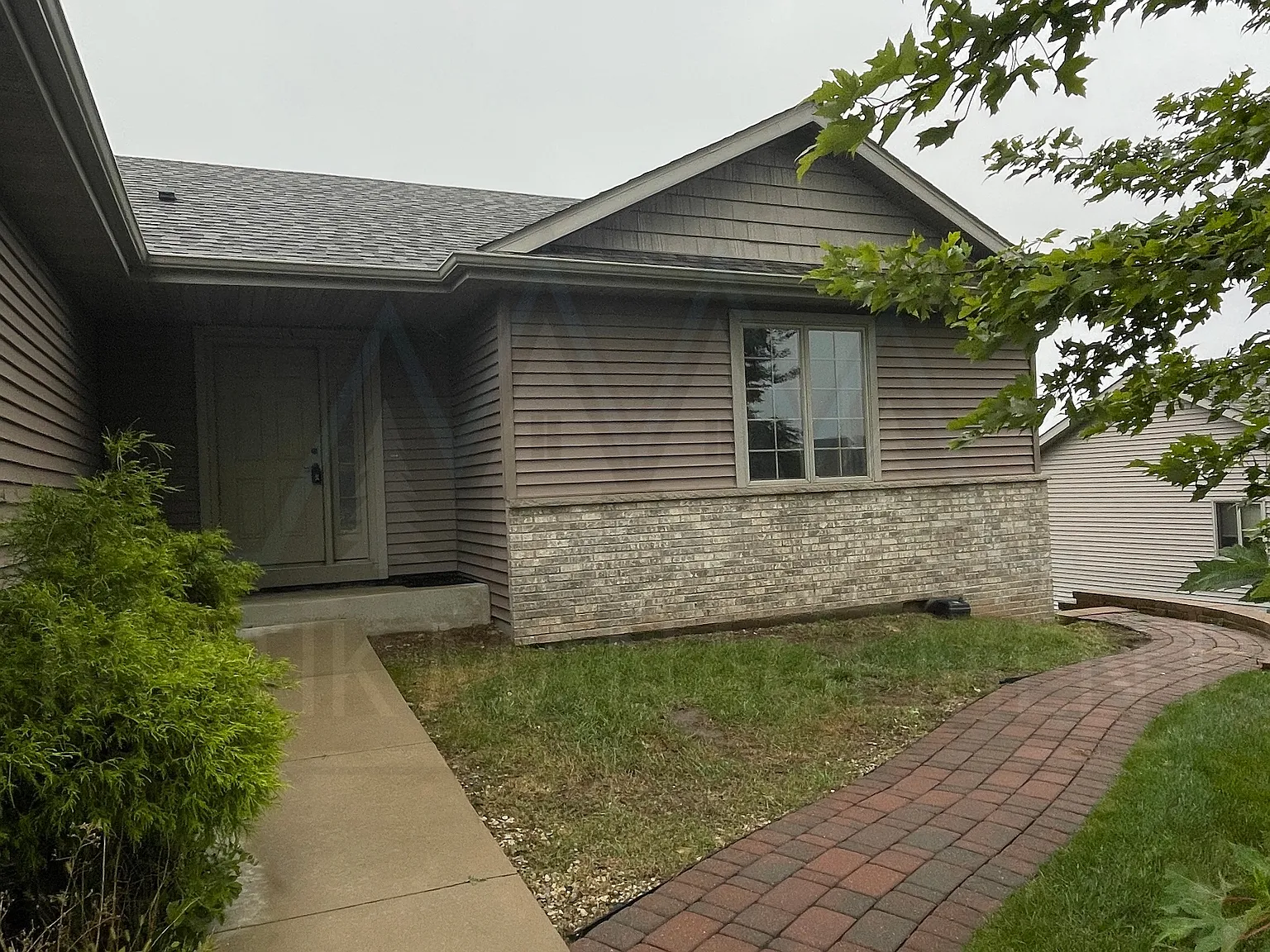 4 bed, $2,100 — Photo 4