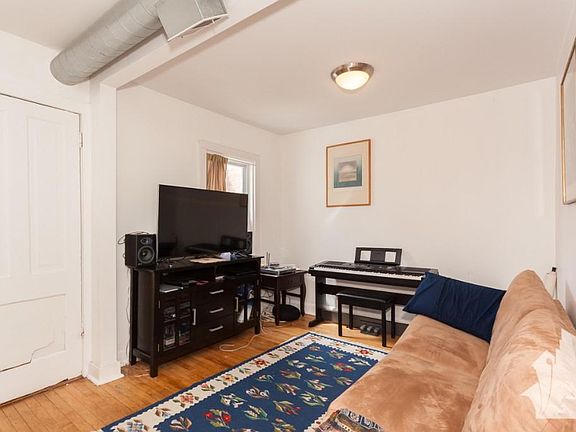 4th image of 2206 W Erie St #2RL