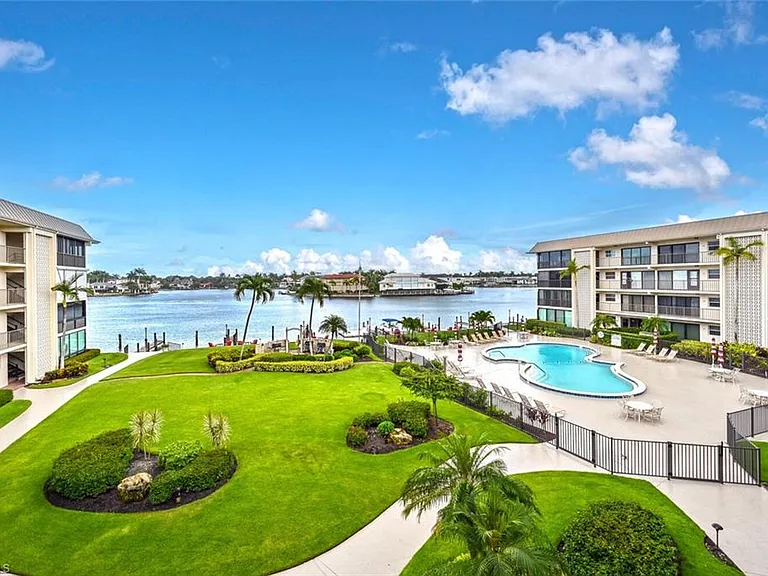 3200 Gulf Shore Blvd N #308 — Photo 1