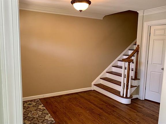 3rd image of 831 Clairemont Ave