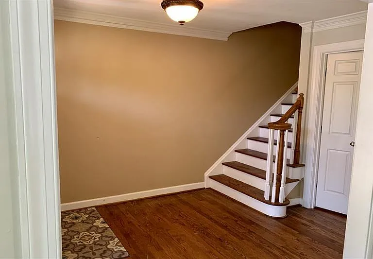 831 Clairemont Ave — Photo 3