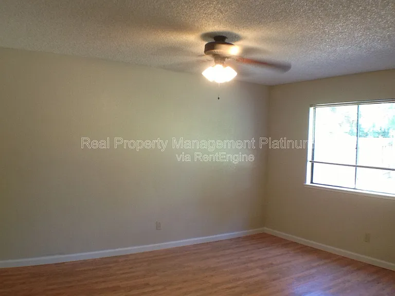 675 N Claremont Ave — Photo 11