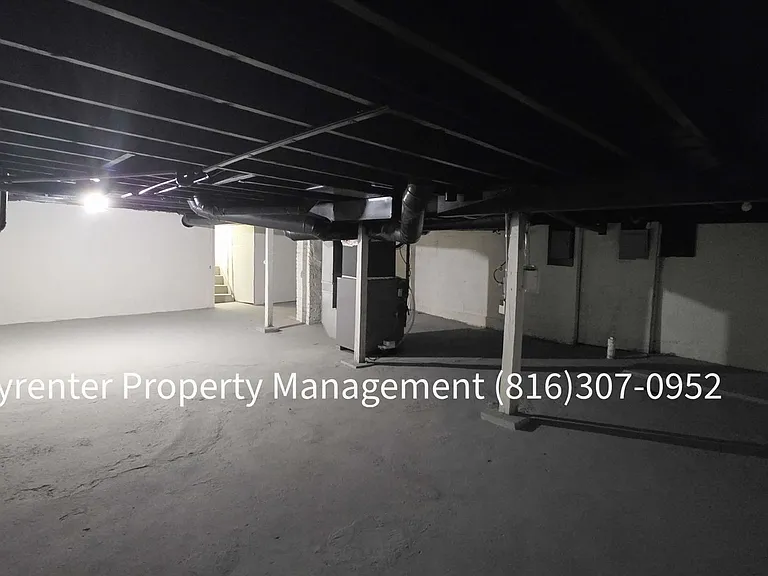 1512 W College St — Photo 18