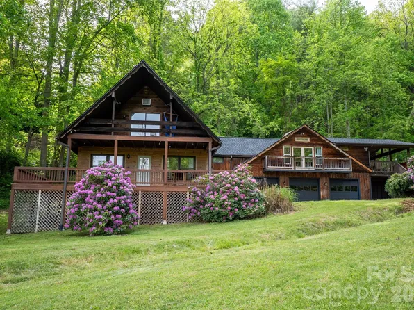 919 N Country Club Dr, Cullowhee, NC 28723