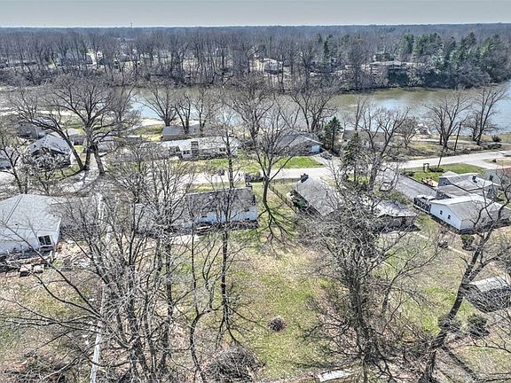 4th image of 4000 Bayview Dr