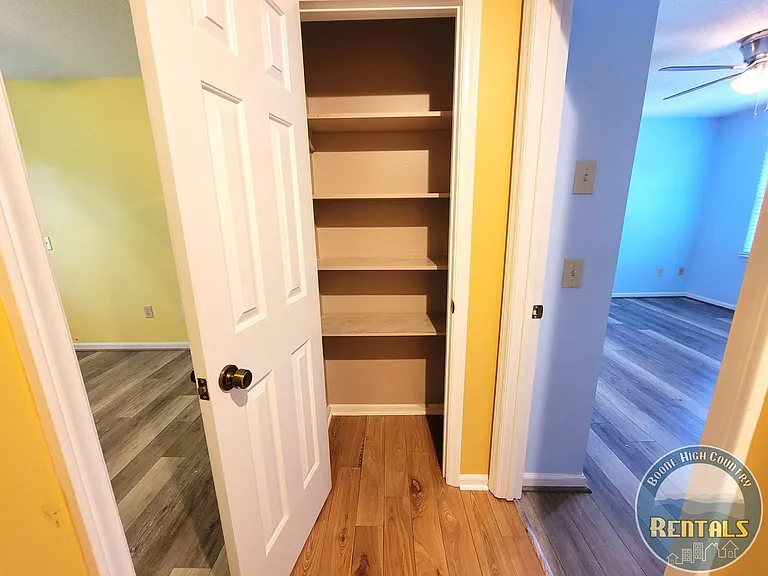 1254 Camelot Ct NE — Photo 9