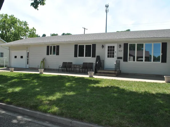 506 N 2nd St, Guttenberg, IA 52052