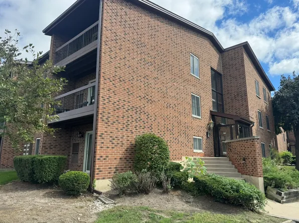 900 Perrie Dr Unit 104, Elk Grove Village, IL 60007