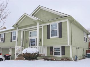 336 SW Chatham Ct, Lees Summit, MO 64082