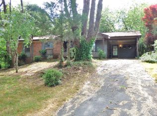 134 Crestwood Dr, North Wilkesboro, NC 28659