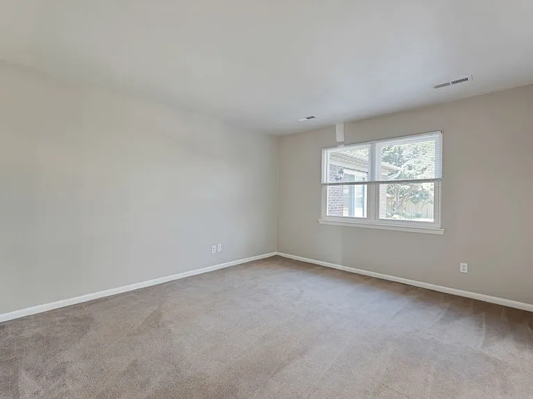 517 Norman Ln — Photo 6