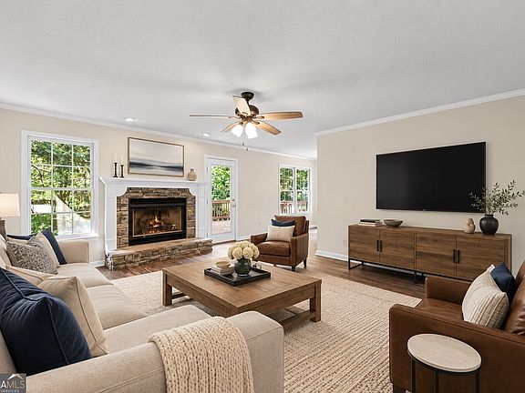 2nd image of 320 Bouldercrest Way