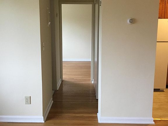 4th image of 400 Broughton Ave