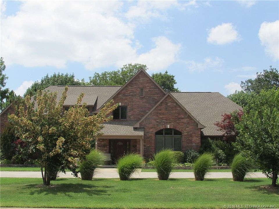 1st image of 1509 NE Oakridge Dr