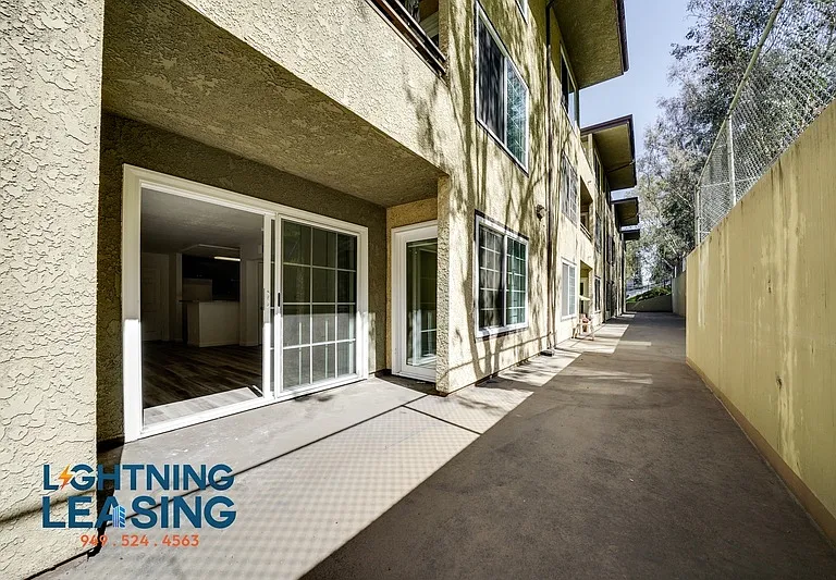 2850 Riverside Dr #3-207 — Photo 3