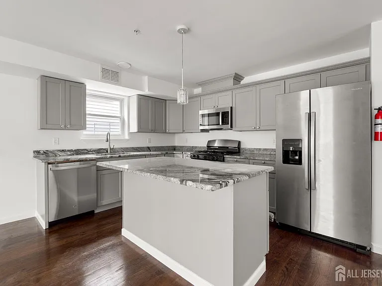 496 S 18th St #2 — Photo 7