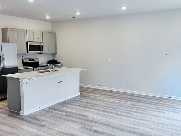 2nd image of 3011 Seguaro Ln