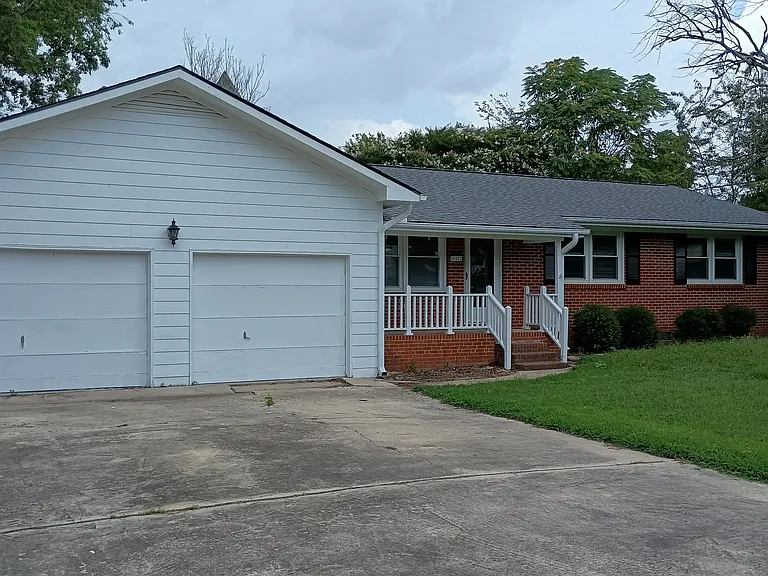 102 S Tunstall Ave — Photo 1