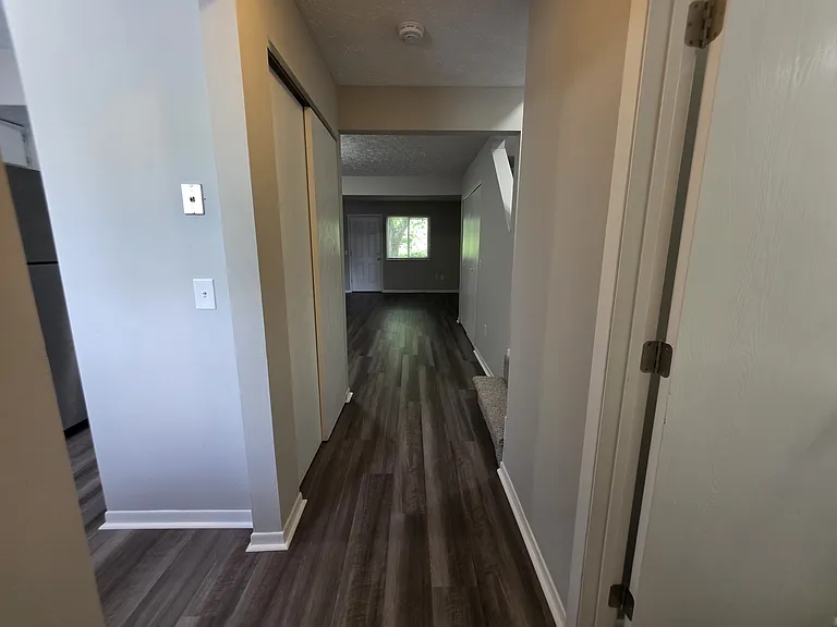 942 S Spring Rd — Photo 2