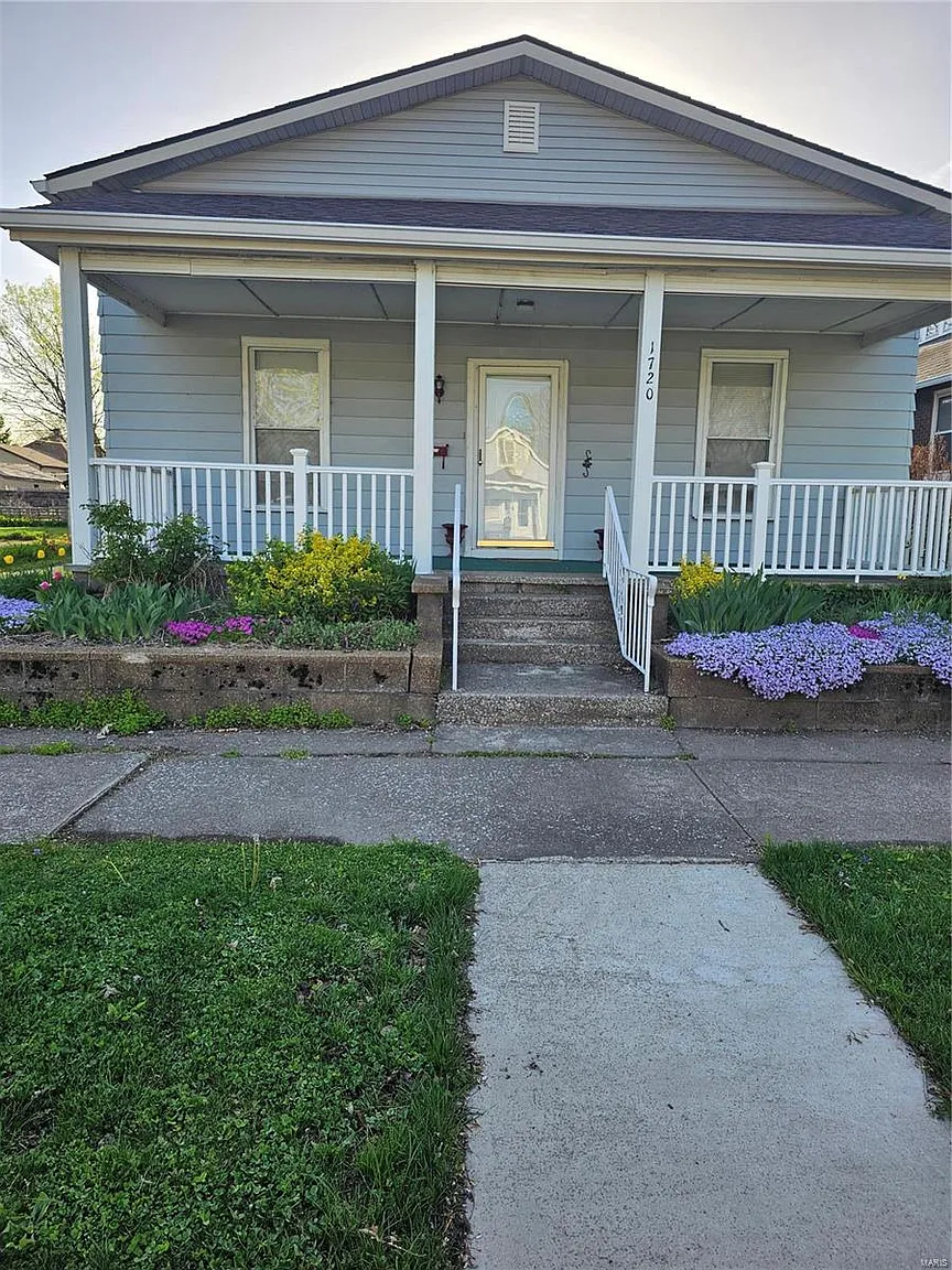 1720 Maple St photo 1