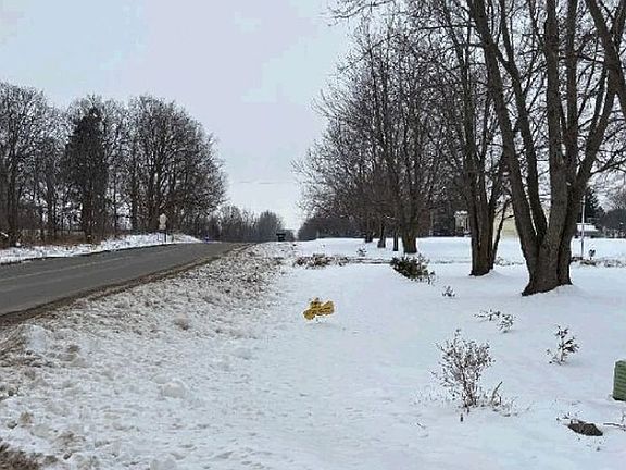 Exterior Neighborhood (street photo)