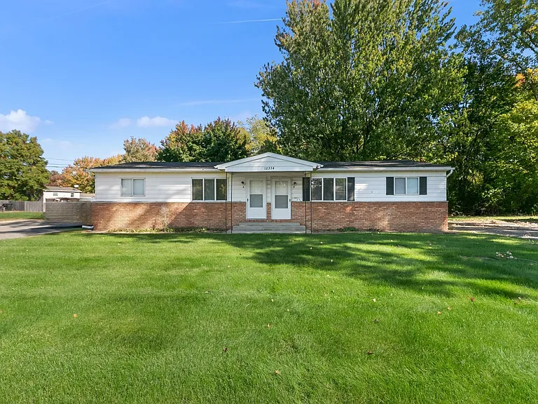 12320 & 12358 N Saginaw Rd — Photo 15