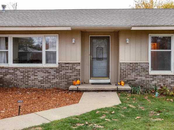 675 Point Dr, Clare, MI 48617