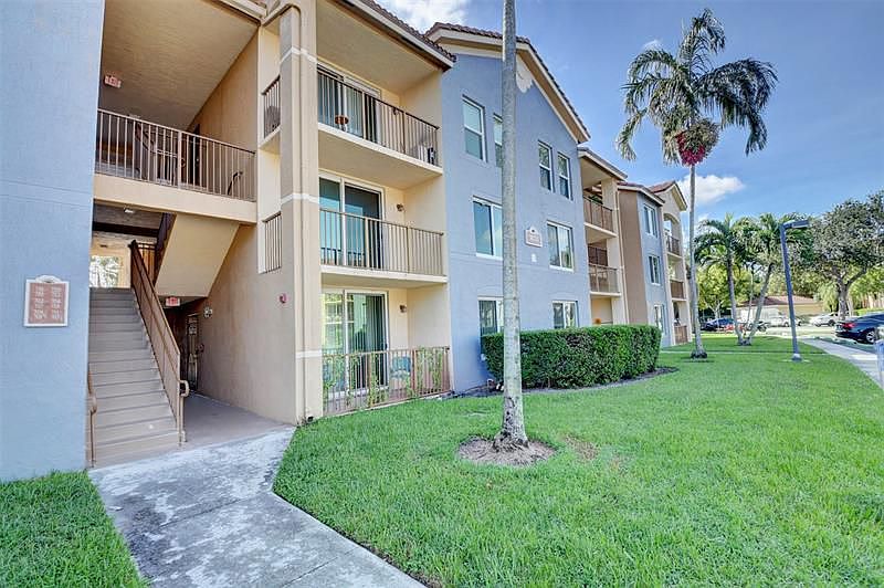 1st image of 703 Villa Cir