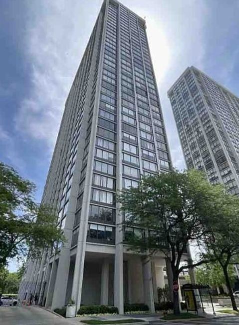 2nd image of 5455 N Sheridan Rd APT 1012