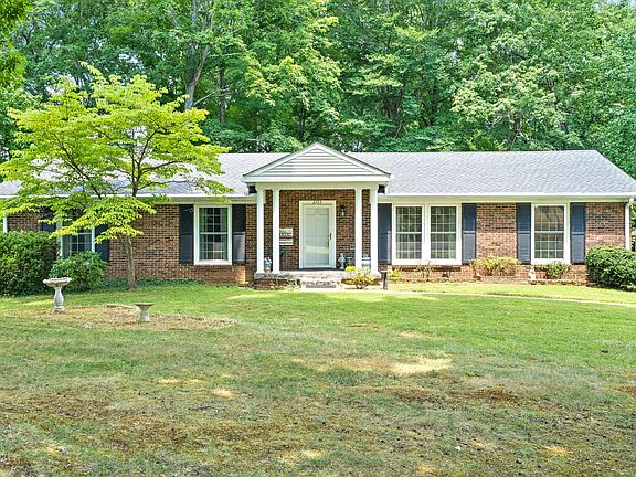 2nd image of 2725 Memorial Drive Ext