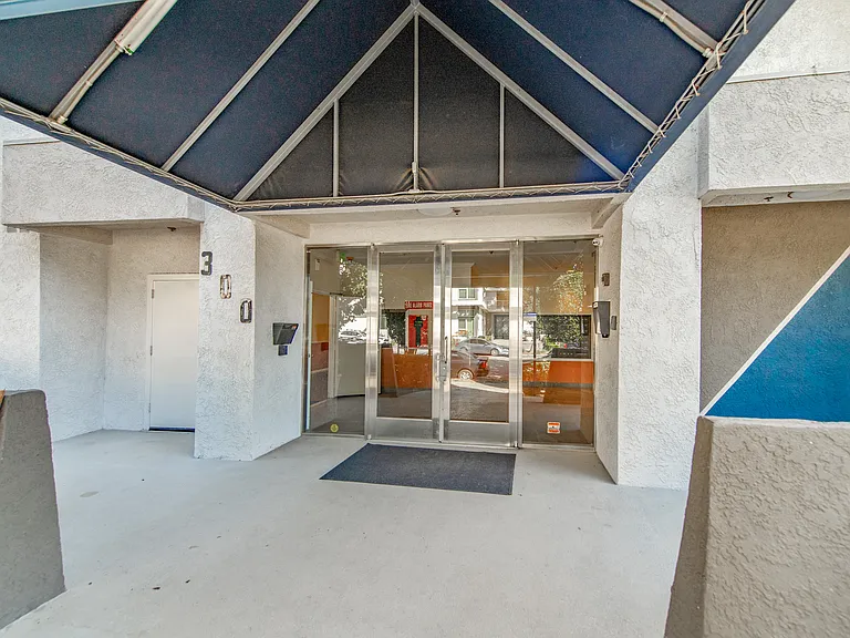 300 N El Molino Ave #312 — Photo 2