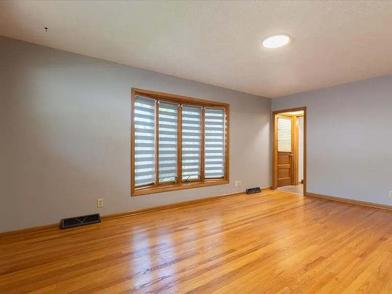7221 Lexington Ave — Photo 4