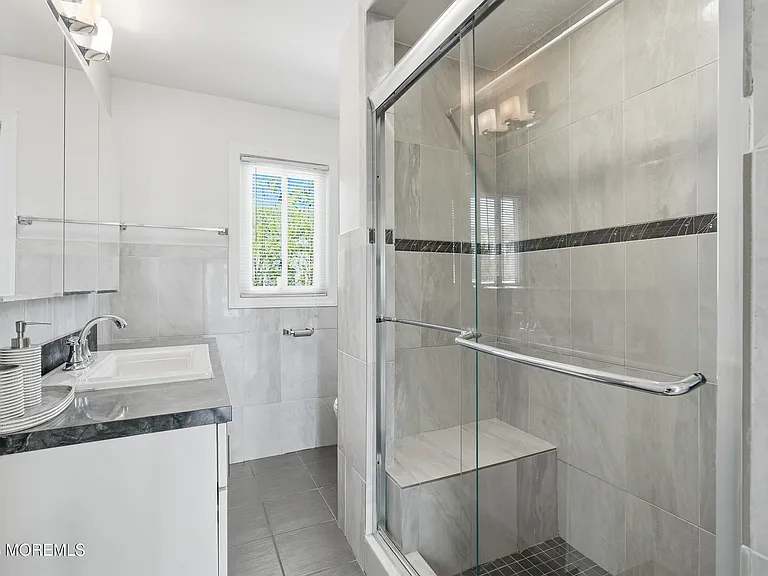 970 Van Court Ave — Photo 20