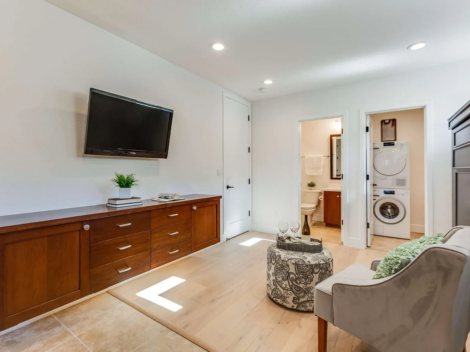 Studio, 310 sqft, $1,800 — Photo 1