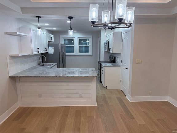 4th image of 308 W 3rd St