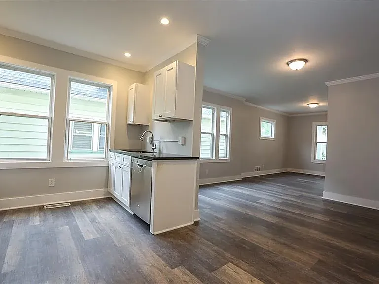 425 Gregory St #1 — Photo 3