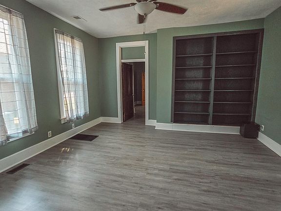 4th image of 4001 Kratzville Rd
