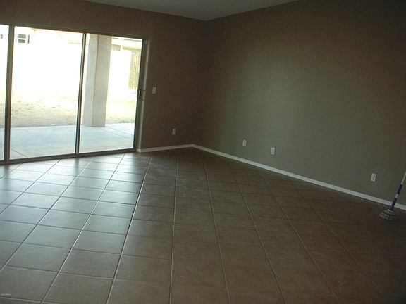 3rd image of 15392 S Tipton Pl