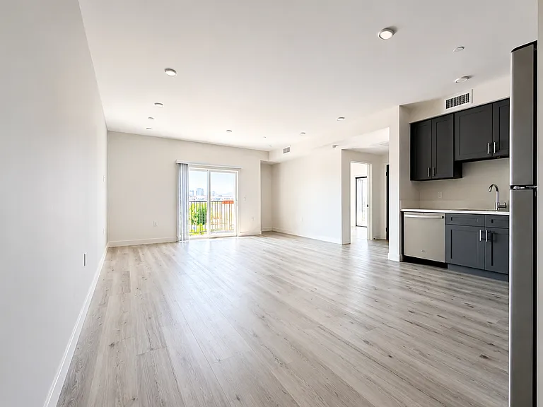 6904 Eton Ave — Photo 18