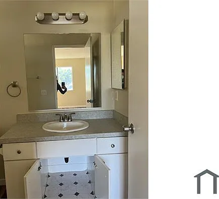 2 bed, 1000 sqft, $2,200 — Photo 2