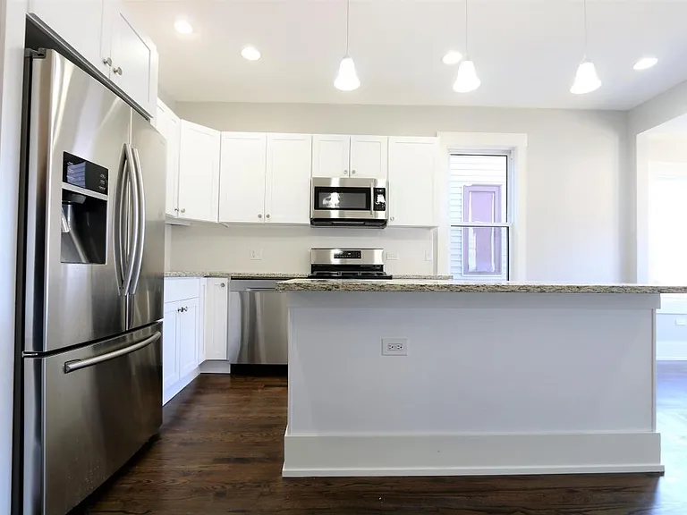 2218 N Lawndale Ave #1 — Photo 5
