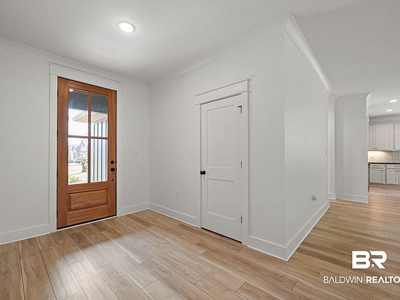 5th image of 325 Pecan Ridge Blvd