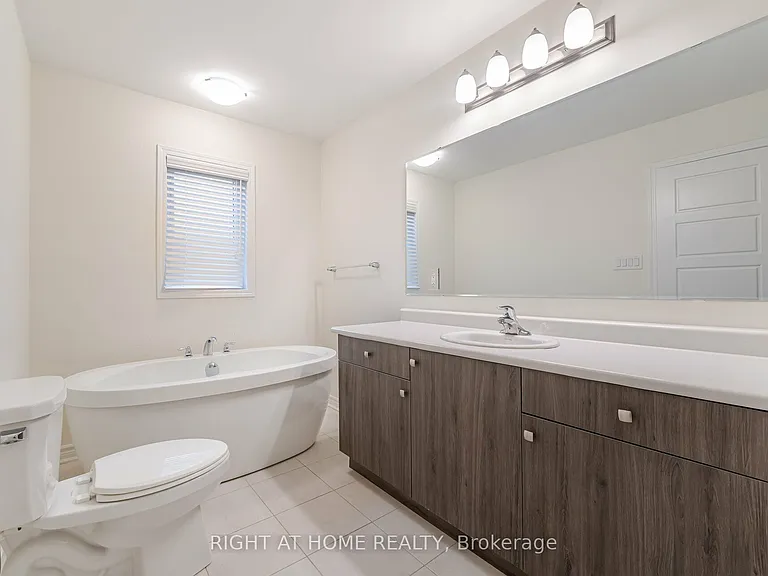 908 Sumac Cres — Photo 27