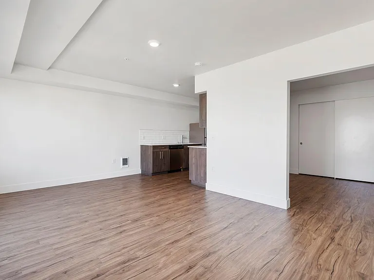 Dunn Motors Apartments — Photo 53