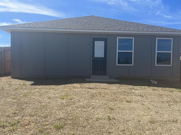 1002 Ichabod Cir — Photo 3