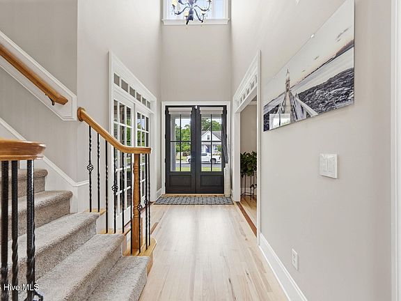 4th image of 102 N Stargazer Court