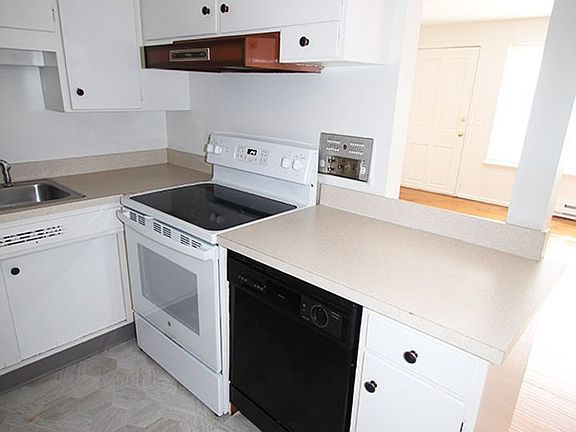 5th image of 10525 24th Ave NE APT 101